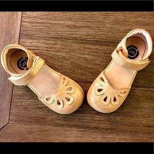 Like new Livie & Luca Gold Petals